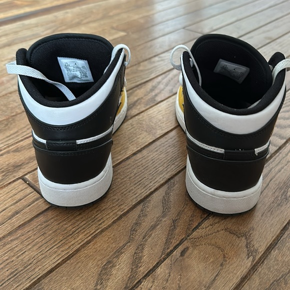 Nike Jordan air mid 3.5 US kids - Picture 2 of 6